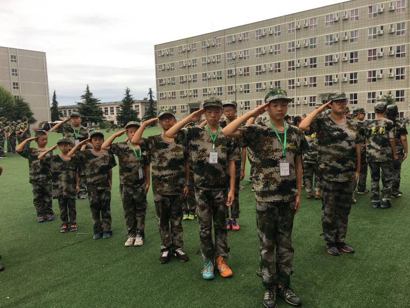 西安亮剑军事夏令营带你找到自我