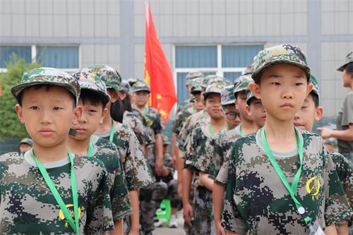 军事夏令营中的八大课程让孩子的坏习惯可以得到明显的改善